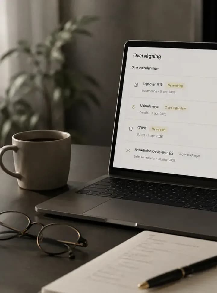 APIZ-overvågning vist på laptop med juridiske ændringer og opfølgning